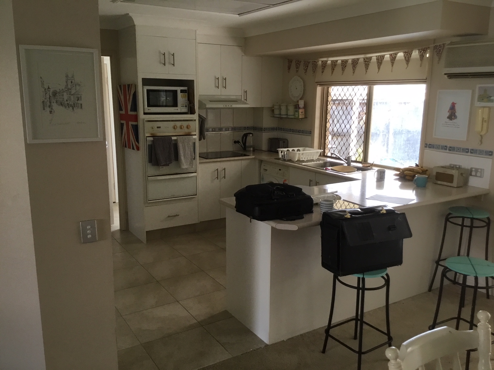 Kitchen renovations - Gold Coast - Southport - Kitchen Builders Queensland - (before - after)
